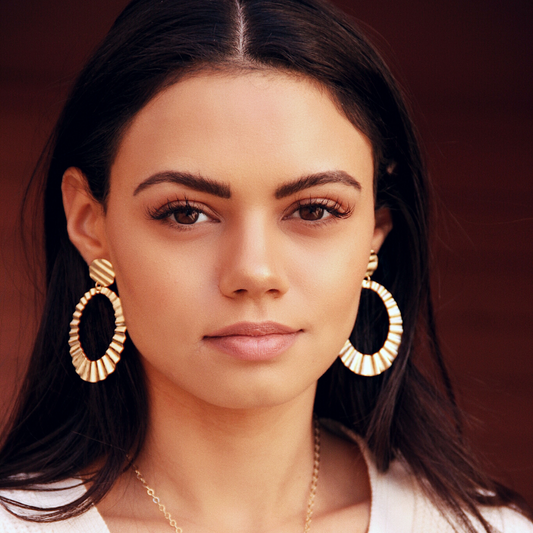 Janet Wavy Oval Earrings