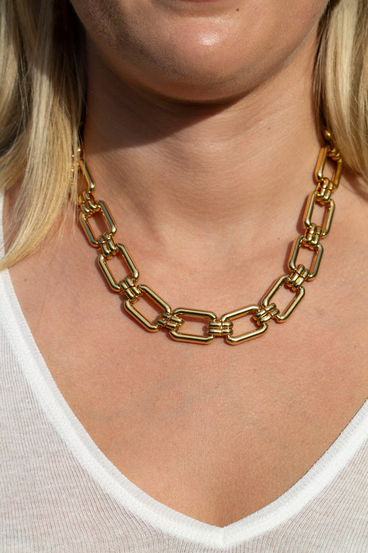 Darla Rectangular Link Necklace with Magnetic Clasp