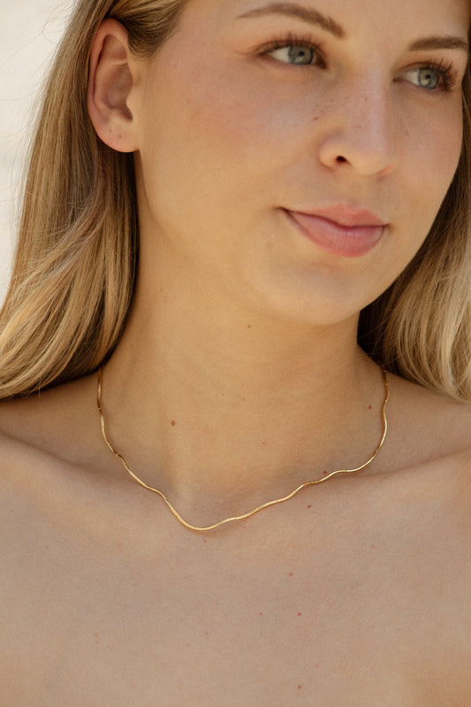 Mizana Wavy Short Necklace